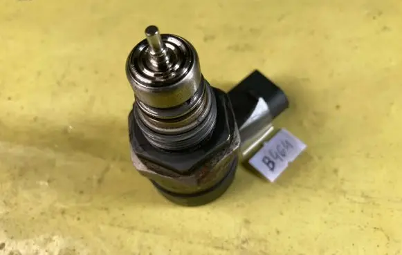 Mercedes-Benz B W245 Fuel pressure regulator A6110780449