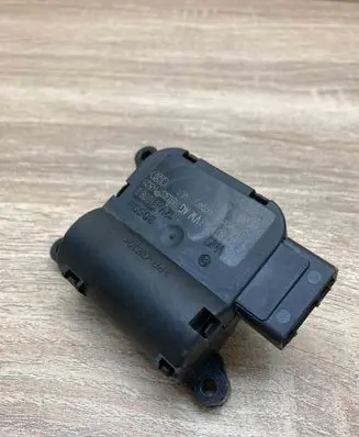 Volkswagen Jetta V Air flap motor/actuator 1K1907511E 0132801343