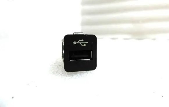 BMW 5 F10 F11 USB socket connector 61319167196 9167196