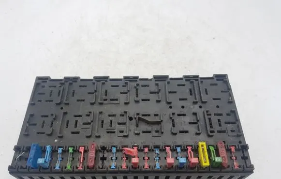 Volkswagen Golf III Fuse module 357937039