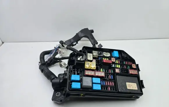 Toyota C-HR I Fuse module 82115F4581