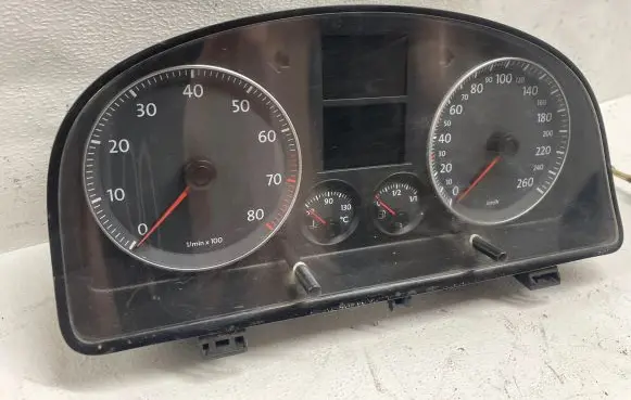 Volkswagen Touran I Speedometer (instrument cluster) V3550110 VWZ7Z0C8473583 1T0920850F