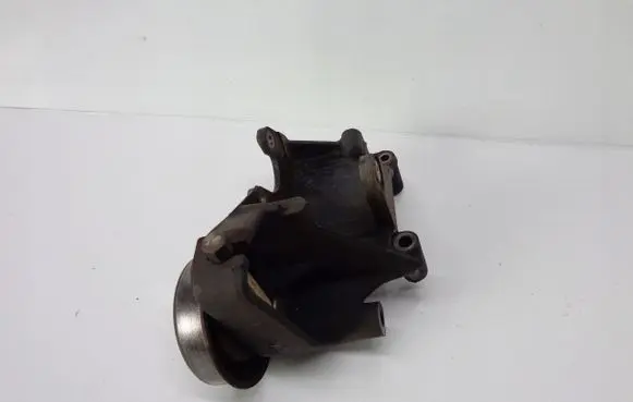 Mitsubishi Pajero Power steering pump mounting bracket 