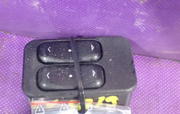 Opel Zafira A Quarter vent window switch 13363201