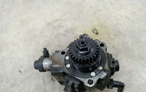 Nissan Qashqai Fuel injection high pressure pump 