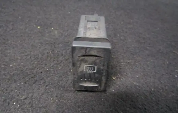 Volkswagen PASSAT B5 Windscreen/window heater switch 3b0959621c