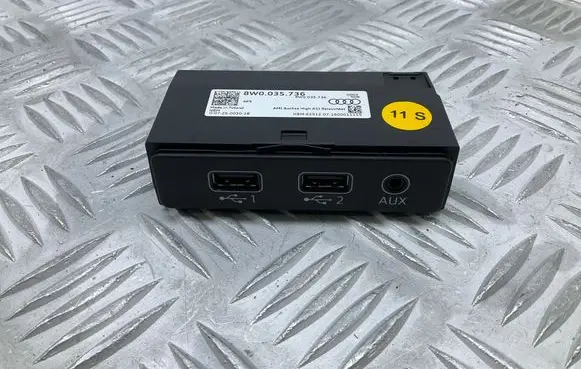 Audi A4 S4 B9 USB socket connector 8W0035736
