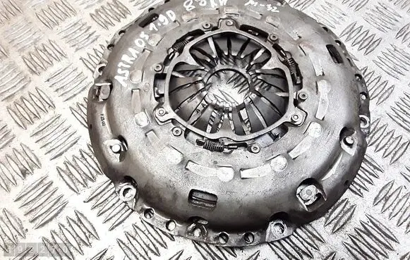 Opel Astra H Pressure plate 124035110
