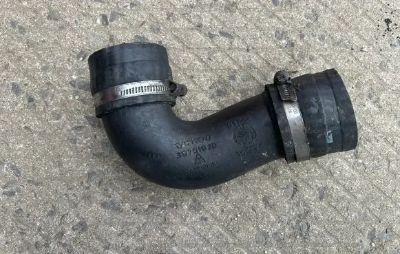 Volvo V70 Intercooler hose/pipe 30751920
