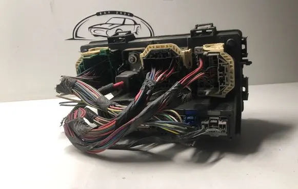 Dodge Caliber Fuse module T2KQH1287K02F6 2KG1F9L2