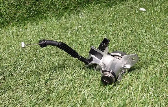 Audi A8 S8 D3 4E Tailgate exterior lock 8E0827573