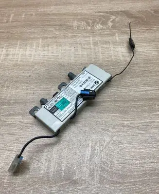 BMW 5 E39 Aerial antenna amplifier 8380685