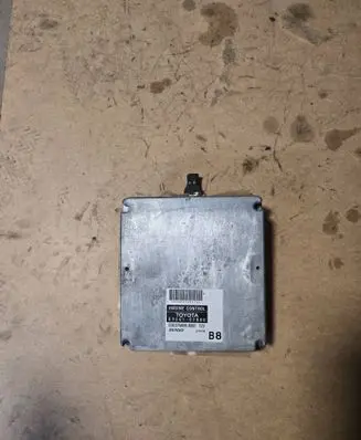 Toyota Corolla Verso E121 Engine control unit/module 8966102B80