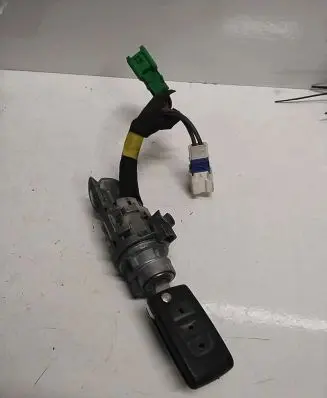 Peugeot 607 Ignition lock N0500104