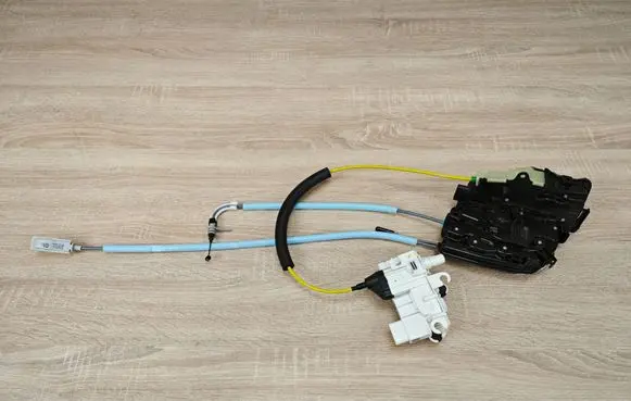 BMW 8 G16 Front door lock 7477702 5A36EC4