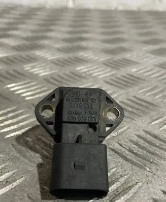 Volkswagen PASSAT B6 Air pressure sensor 038906051