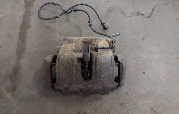 Mercedes-Benz ML W164 Front brake caliper