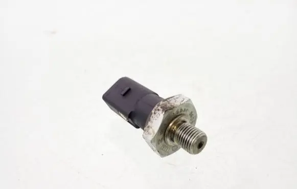 Audi A4 S4 B7 8E 8H Oil pressure sensor 06D919081B