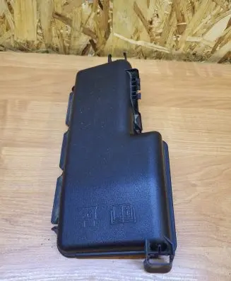 Volvo V70 Fuse box cover 30728133