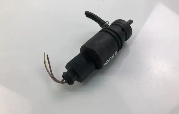 Mercedes-Benz CLK A208 C208 Windscreen/windshield washer pump 0335450228