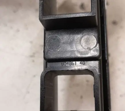 Hyundai Santa Fe Dash center air vent grill U0486148