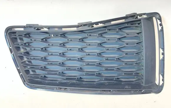 BMW 6 G32 Gran Turismo Front bumper lower grill 8069712