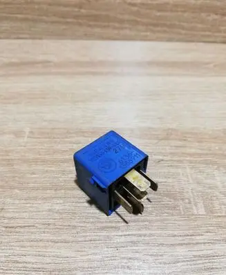 BMW 5 E39 Other relay 1388911
