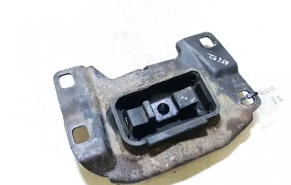 Mazda 3 I Engine mount bracket