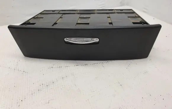 KIA Sorento Glove box 845703E000