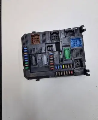 Peugeot 208 Comfort/convenience module 9807532080 22661F01 E1111753