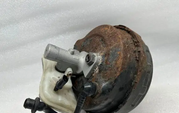 Audi A6 S6 C5 4B Brake booster 8E0612105P