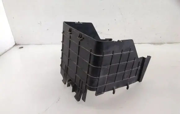 Volkswagen PASSAT B7 Battery box tray cover/lid 3C0915335