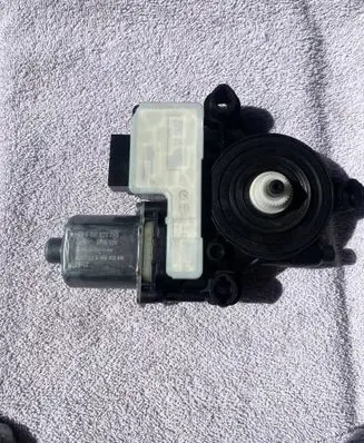 Skoda Octavia Mk3 (5E) Rear door window regulator motor 5Q0959811A