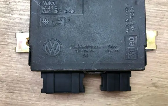 Volkswagen Polo IV 9N3 Air suspension control unit module (rear) 1X0953257