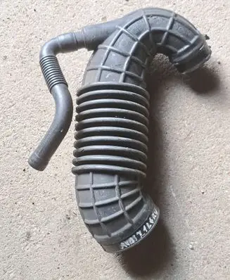 Audi A4 S4 B7 8E 8H Air intake hose/pipe 8E0129615Q 416691