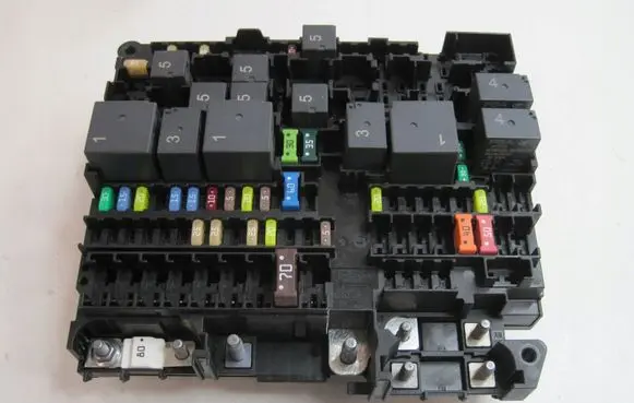 Peugeot Partner III Fuse box set 9844706980