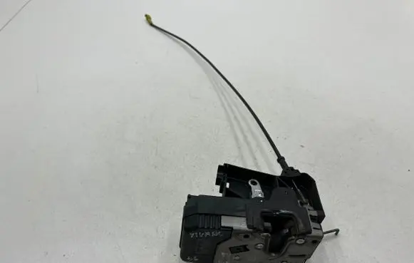 Opel Vivaro Front door lock