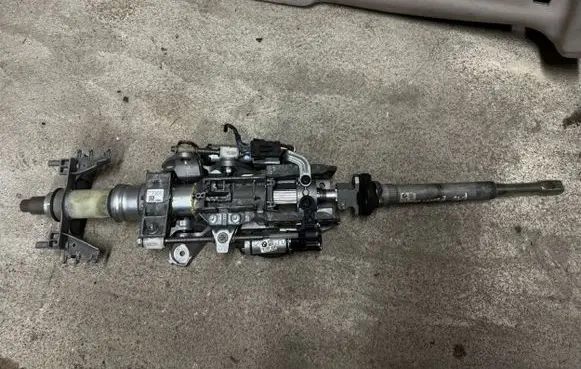 BMW 5 F10 F11 Steering wheel axle P10768701 0211H607 1056004H