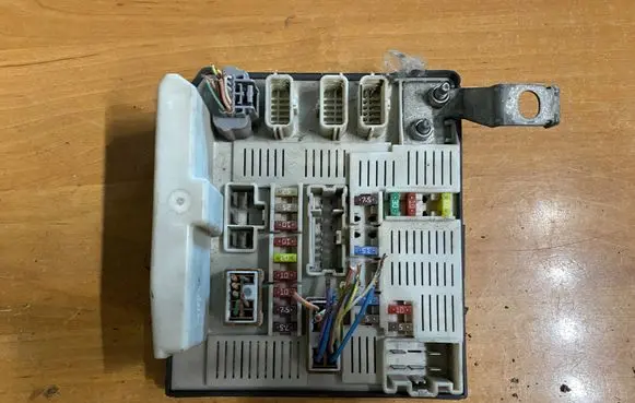 Renault Megane II Fuse module 8200481866F 8200481866 519158075