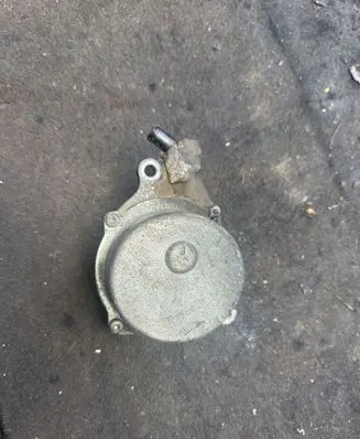 BMW 5 E39 Vacuum pump