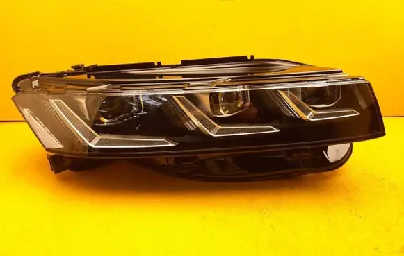 Volkswagen Touareg III Headlight/headlamp 761941082F