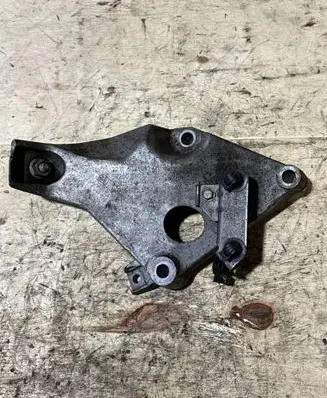 BMW X1 E84 Engine mounting bracket 6775041 22116775041