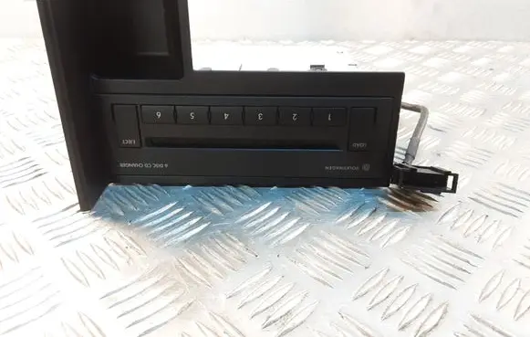 Volkswagen Touran I CD/DVD changer 1T0035110