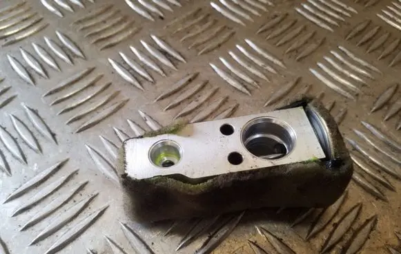 Toyota Avensis Verso Other air conditioning (A/C) parts 