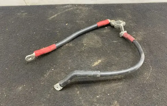 Volkswagen Touran I Positive cable (battery)