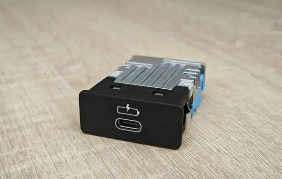 BMW 4 G22 G23 G24 G26 USB socket connector 8711940