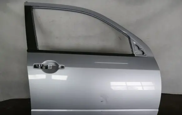 Mitsubishi Outlander Front door