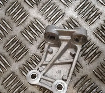 Hyundai Ioniq Engine mounting bracket