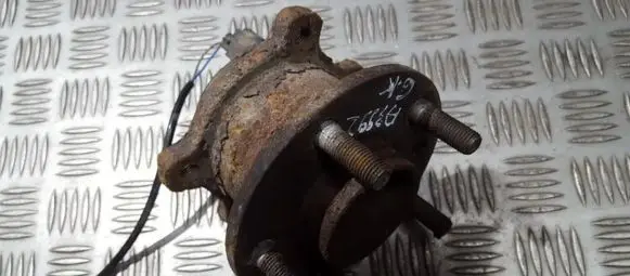 Rear wheel hub