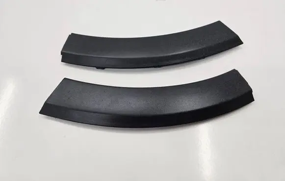 Rear bumper trim bar molding